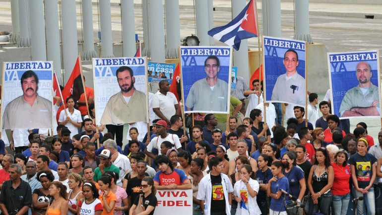 ¡Histórico!: Cuba libera a Gross,EE.UU deja libres a tres cubanos