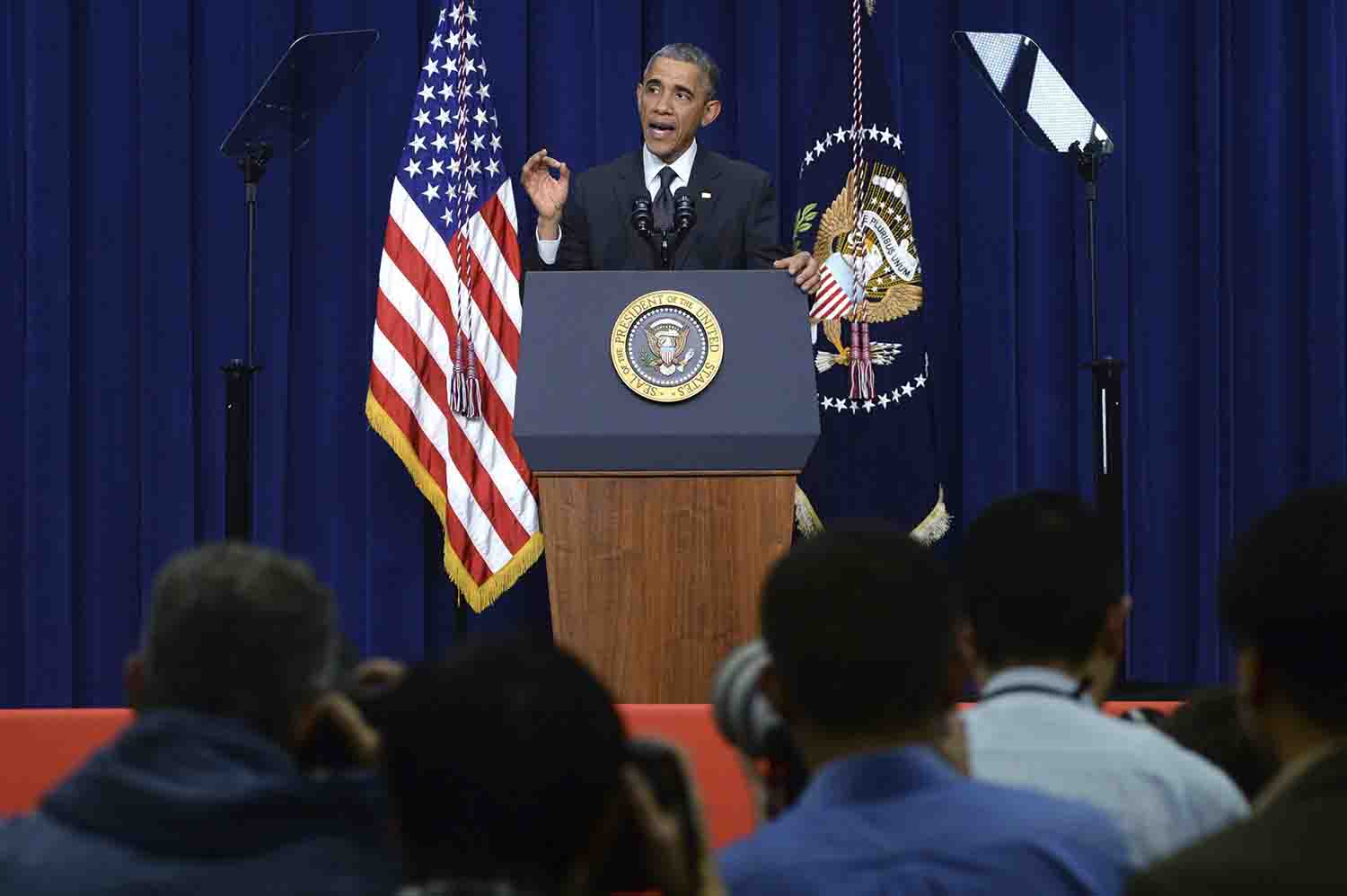 Obama y Raúl Castro hablaron porteléfono sobre la normalización de relaciones