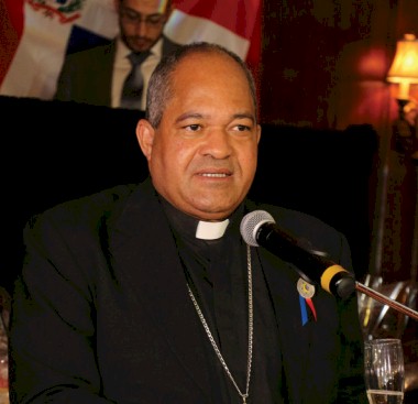 El obispo Julio César Corniel