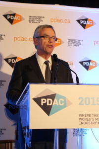Jim Oliver, minsitro federal de finanzas de Canadá, le restó importancia al bache que experimentan los precios de los productos mineros. Estuvo en PDAV 2015 y destacó el papel de Canadá como líder en ese campo en el mundo.