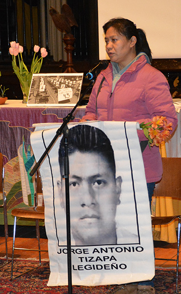 DE AYOTZINAPA A OTTAWA: Caravana por estudiantes mexicanaos desaparecidos llama la atención del Parlamento canadiense