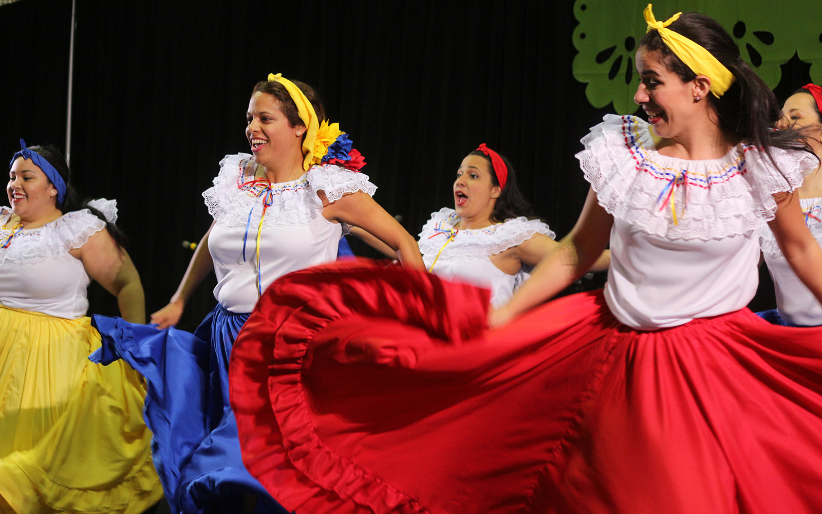 Carassauga: ¡LA FIESTA LATINA SE VIVIO Y SE GOZO A LO GRANDE!