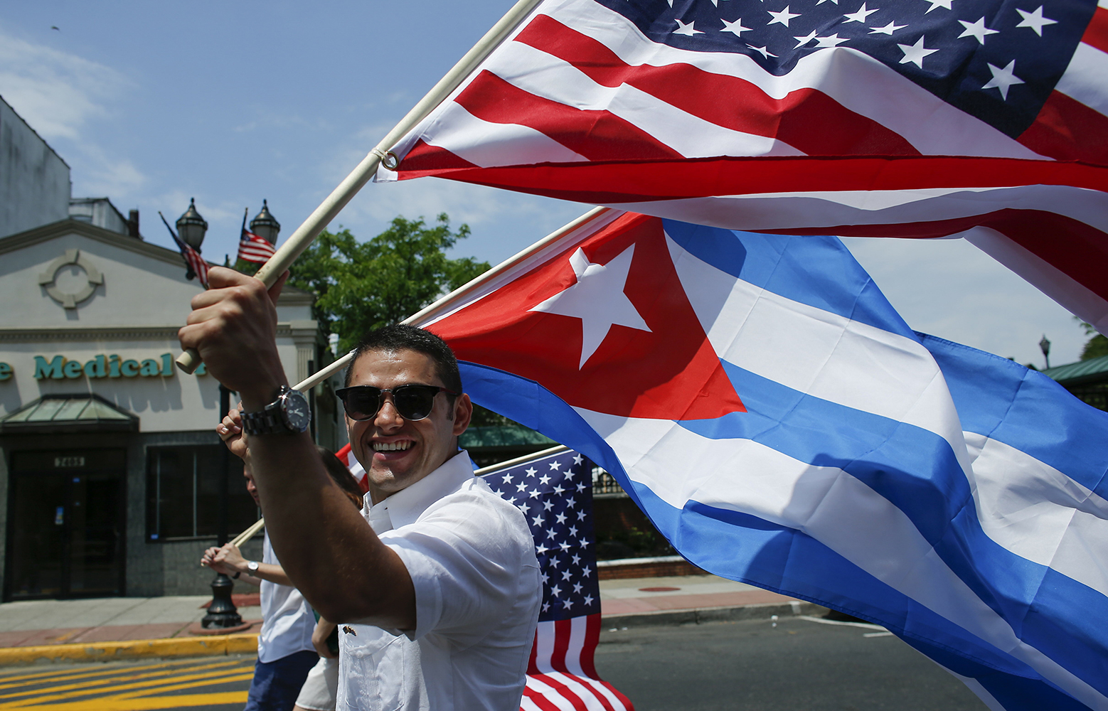 EXILIADOS EN MIAMI Protestan contra banco que abrió cuenta al Gobierno cubano