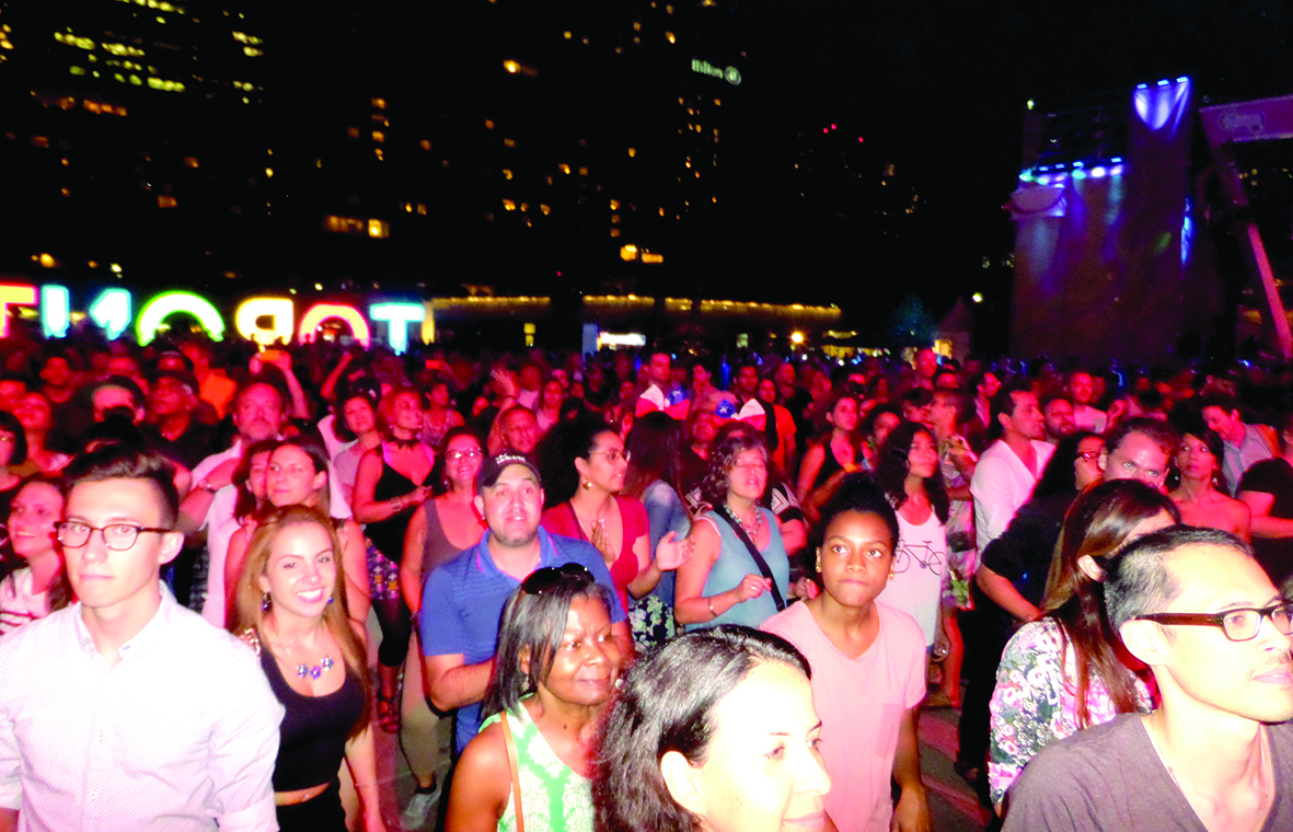 Onda Tropica a ritmo de cumbia colombiana puso a todos a bailar