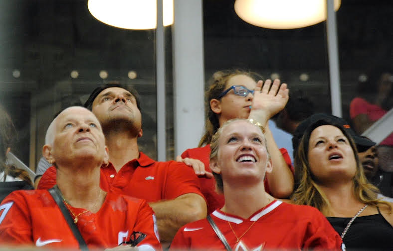 Canadá derrota a USA y gana el primer oro en baloncesto femenino