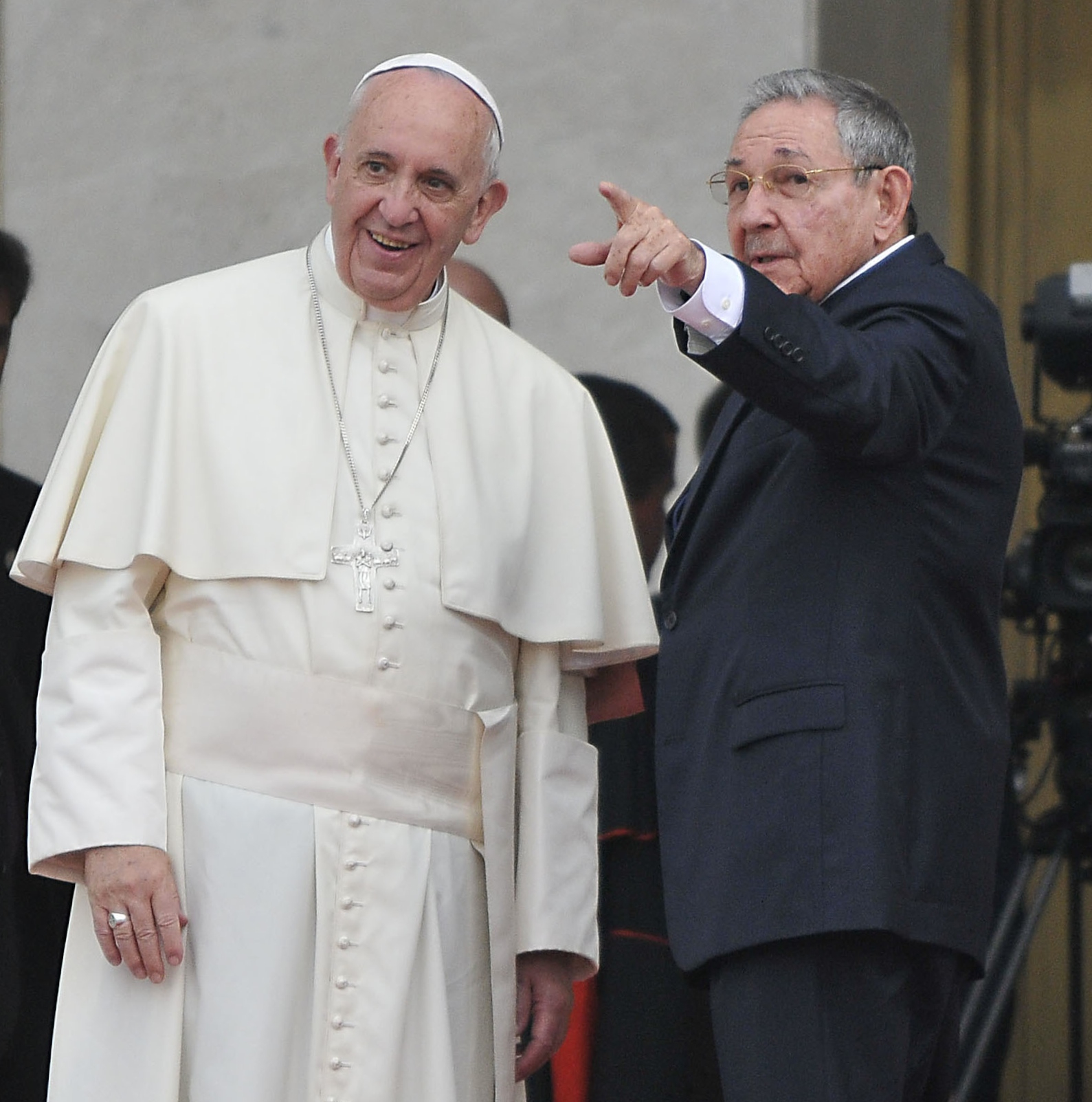 ¿De qué hablaron el PapaFrancisco y Raúl Castro?
