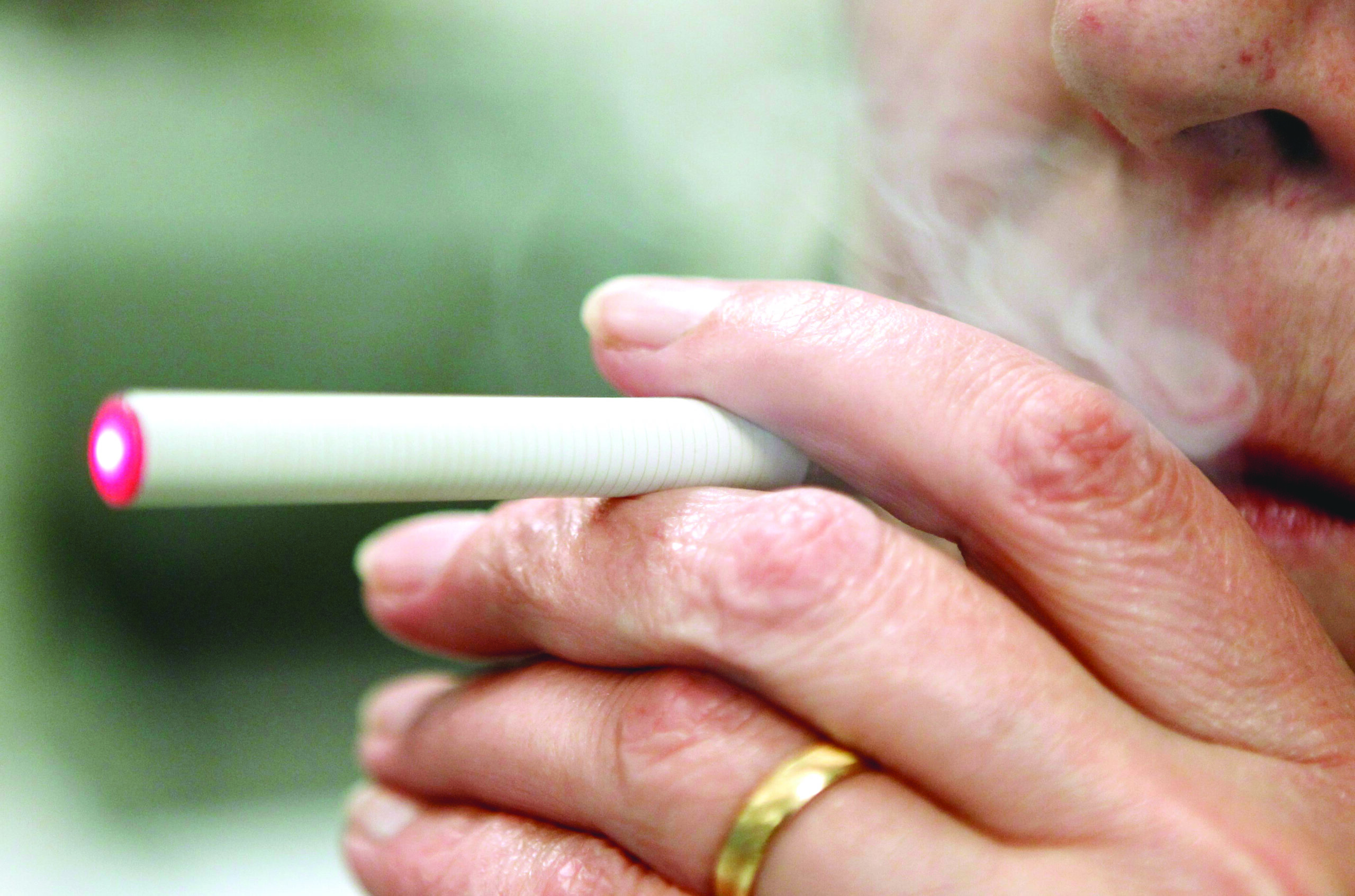 DICE UN ESTUDIO: Fumar cigarros electrónicosdurante el embarazo altera el feto