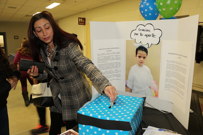 SOLIDARIDAD EN MISSISSAUGA Latinos donaron másde ocho mil dólares para el niño Jason