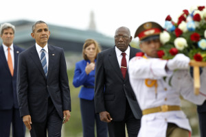OBAMA RINDE HOMENAJE A JOSÉ MARTÍ EN LA PLAZA DE LA REVOLUCIÓN DE LA HABANA