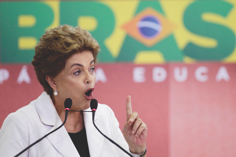 Rousseff : me quieren “derrocar” para acabar con los planes sociales