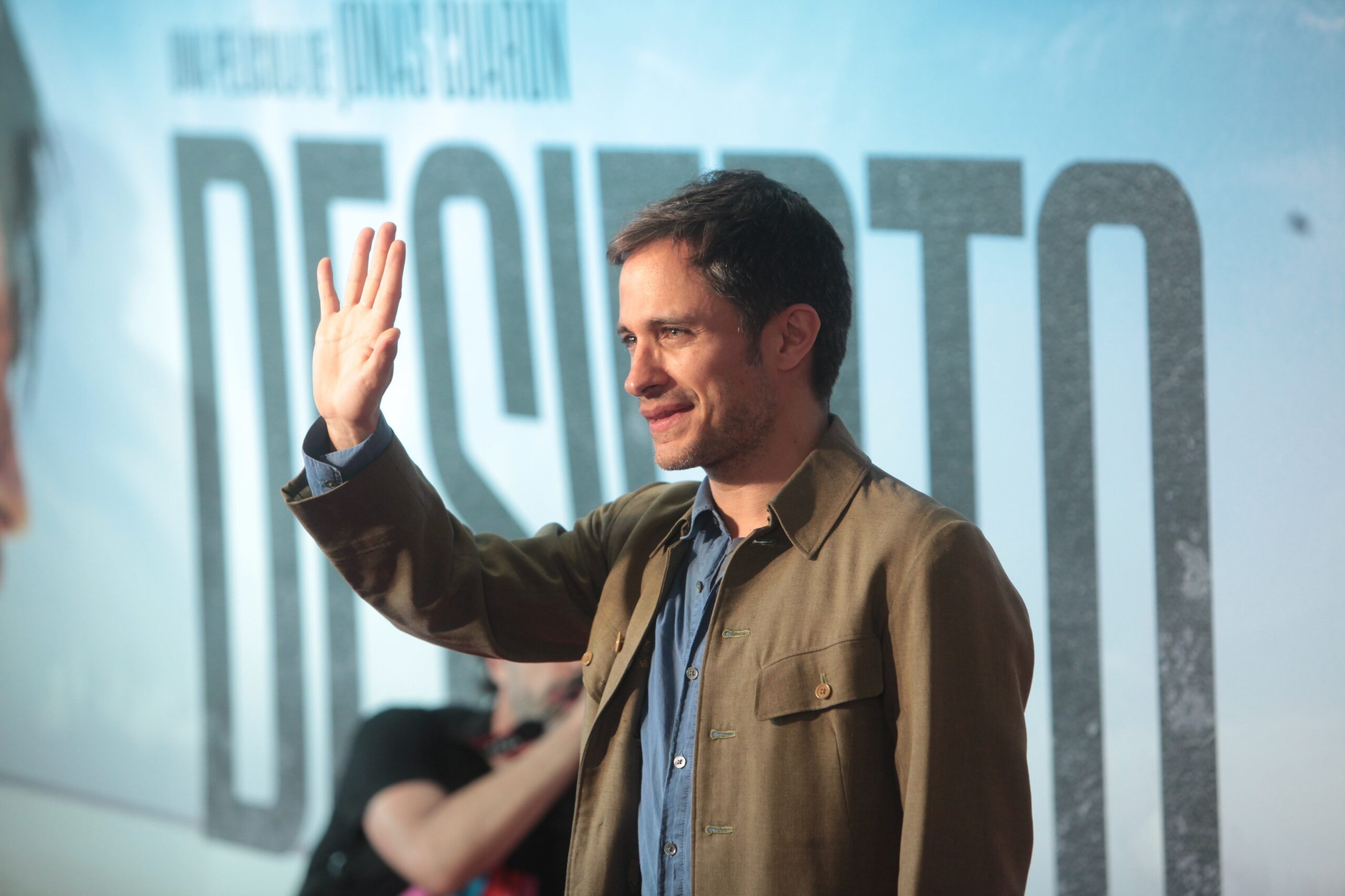 Jonás Cuarón y Gael García Bernalen la alfombra roja de “Desierto”