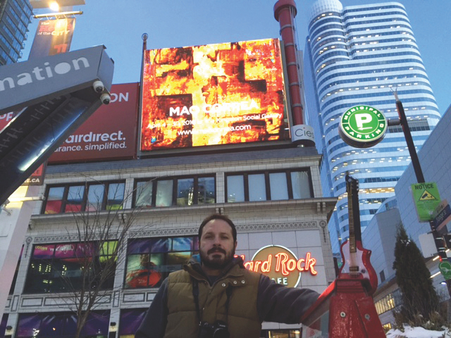 Mao Correo, ahora en las vallas digitales de Dundas Square