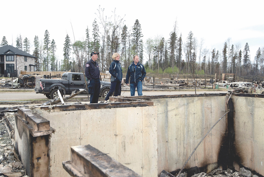 Incendio en Alberta sigue creciendo