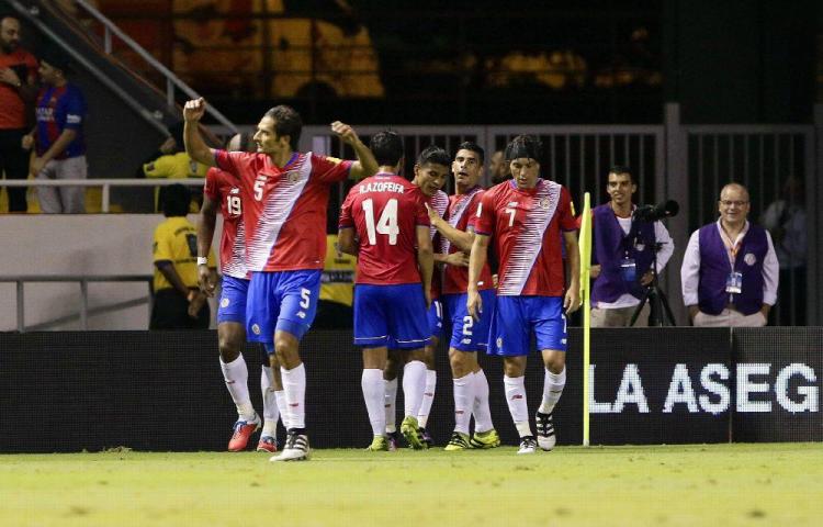 1-los-ticos-celebran-un-gol-efe