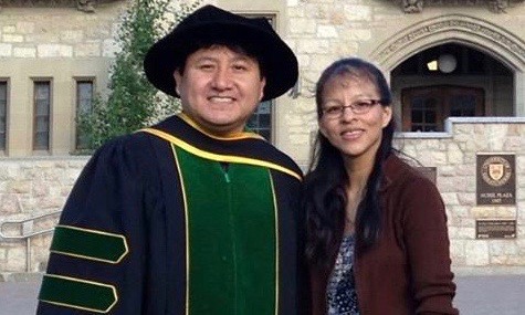 2-El peruano con su esposa la doctora