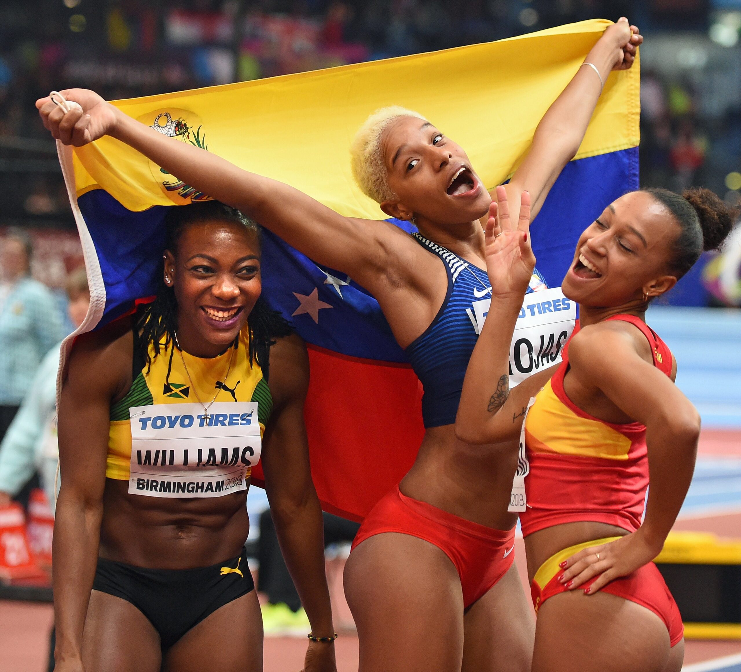 XVII CAMPEONATO MUNDIAL DE ATLETISMO BAJO TECHOLos Latinos se lucen…