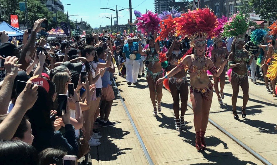 El desfile de las 'garotas'