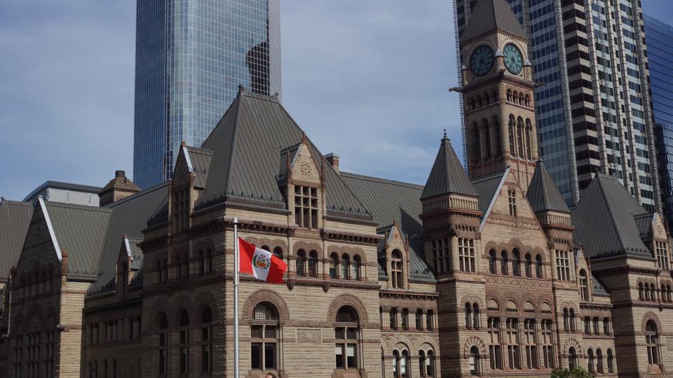 EN TORONTO| Los peruanos también izan su bandera y celebran su independencia