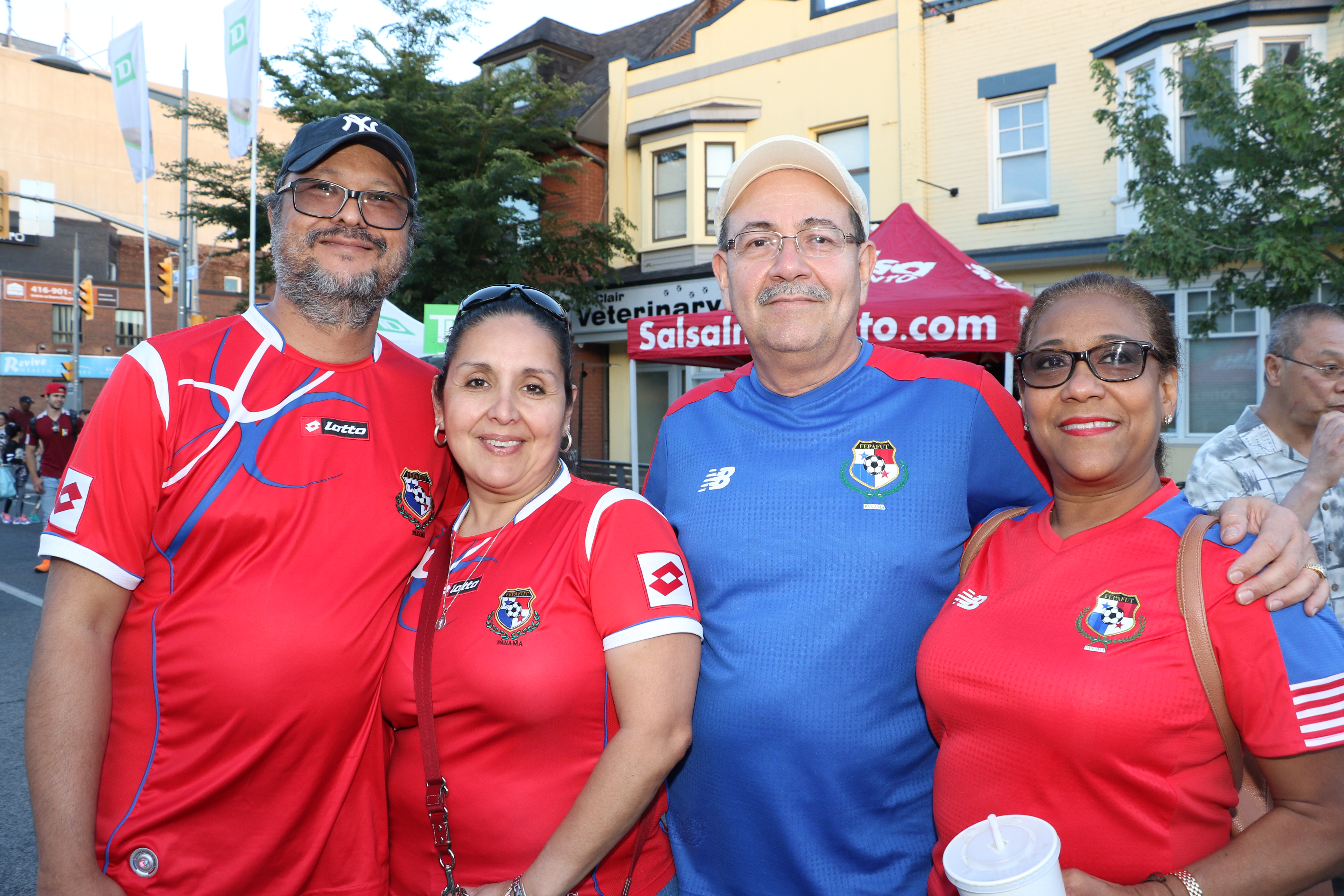 Panameños y muy orgullosos de serlo.