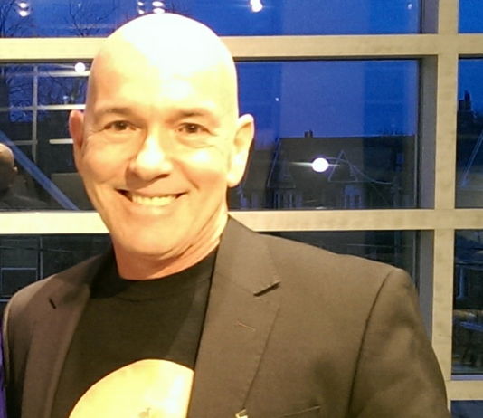 Un colombiano que difunde en Canadá nuestra música y nuestra cultura culinaria
