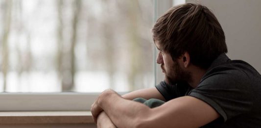 Depresión: el riesgo de sufrirla es mucho mayor en hombres que en mujeres en zonas desfavorecidas