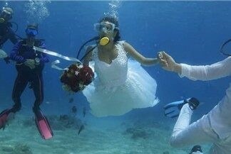 Viral: Boda de cubanos bajo el mar de Varadero Boda bajo el Mar