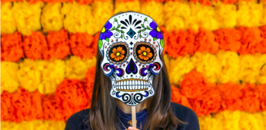 Celebraciones virtuales de Día de Muertos en varias ciudades y pantallas