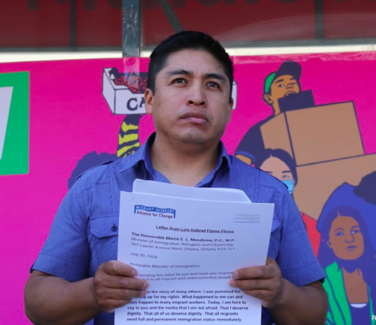 Somos trabajadores vulnerables”, dice jornalero que continúa demanda contra granja por Scotlynn Farms