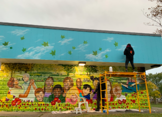 Artistas latinos pintan mural en el Earlscourt Park