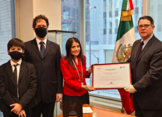 Mexicana recibe premio Ohtli por su labor altruista con jornaleros