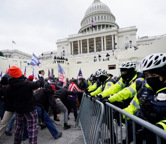 Manifestantes favorables a Trump irrumpen en el Congreso de EE.UU.
