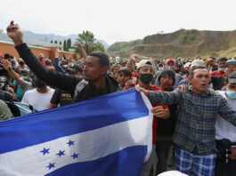 Guatemala detiene paso de caravana migratoria hacia EE.UU.