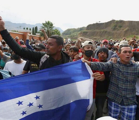 Guatemala detiene paso de caravana migratoria hacia EE.UU.