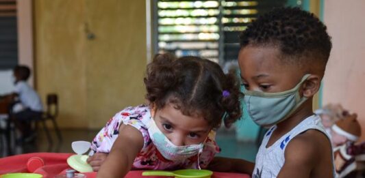 Los jóvenes en el centro de la lucha desigual contra la Covid-19