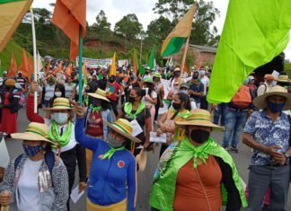 Fuerzas policiales reprimen manifestaciones populares en Colombia