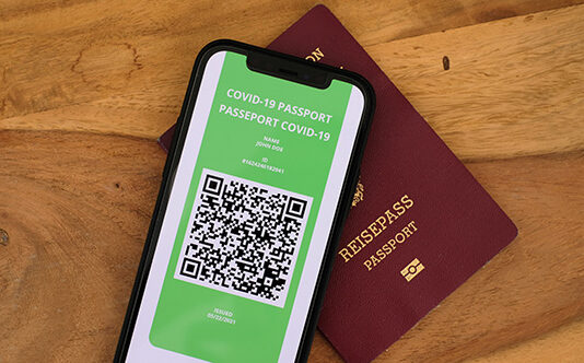 Más de 175 mil franceses rechazan pasaporte sanitario