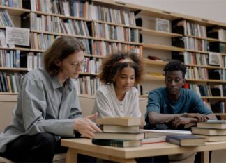 La solicitud de visa de estudio debe ser “estratégica”, dice Gloria Carrasquero