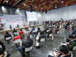 Presidente de Perú promete eliminar leyes contra trabajadores