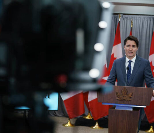 Llueven críticas a Trudeau por viajar en el Día Nacional de la Verdad y la Reconciliación