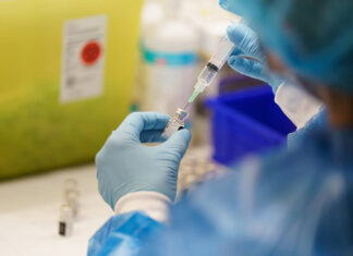 Critican a Canadá por obstaculizar producción y exportación de vacunas