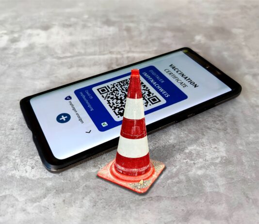 Seguros y cómodos: ya disponibles nuevos certificados de vacunación con código QR en Ontario