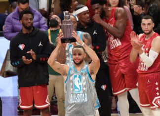 Stephen Curry reina en casa de LeBron ante toda la mitología de la NBA con una exhibición histórica: 50 puntos y 16 triples