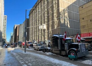 Lejos de terminar protestas en Ottawa, aumentan presión sobre Primer Ministro