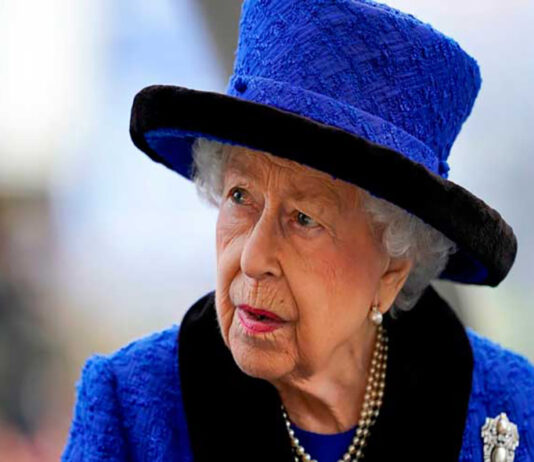 La reina Isabel II del Reino Unido enferma con Covid-19