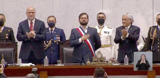 Gabriel Boric, el mandatario más joven de Chile, ya ocupa sus funciones
