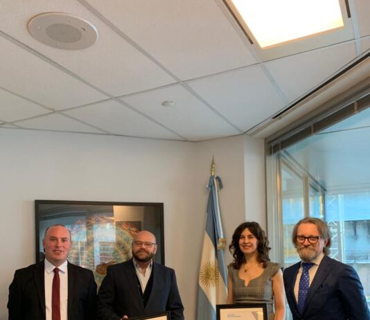 Otorgan distinción a dos miembros de la comunidad latina en Canadá