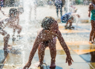 Regresan rociadores al aire libre para el verano de Toronto
