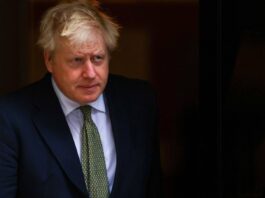 Amplia mayoría de británicos cree que Johnson debe renunciar