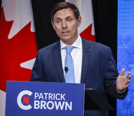 Conservadores evalúan apelación de Brown ante acusaciones contra su campaña