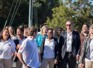Candidato latino apuesta por hacer historia en la alcaldía de Toronto